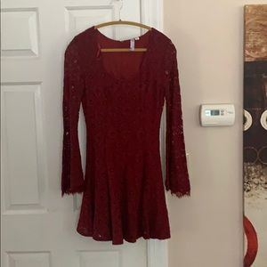 Long bell sleeved maroon midi dress